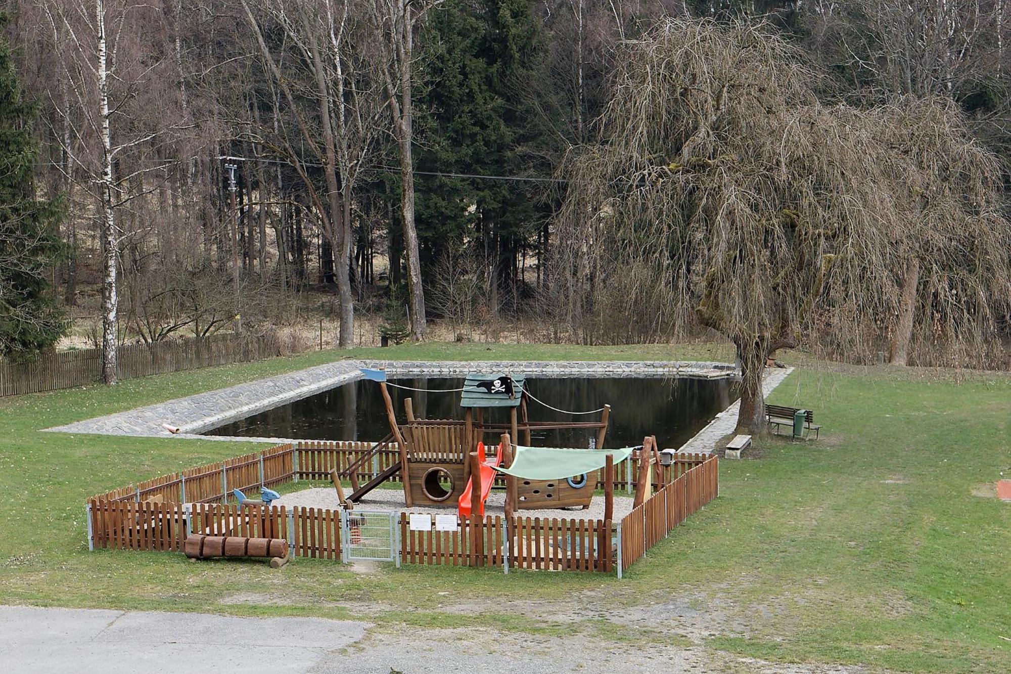 Penzion A Restaurace Na Krizovatce Polevsko Kültér fotó